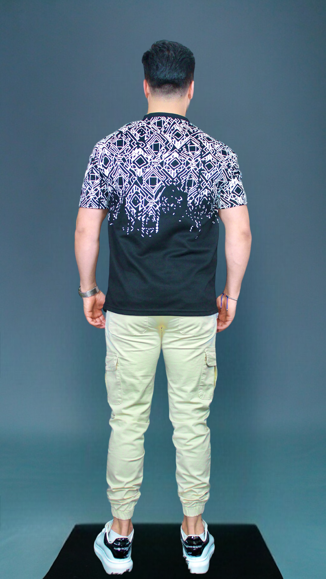 MEMZ PATTERNED TEE IN BLACK